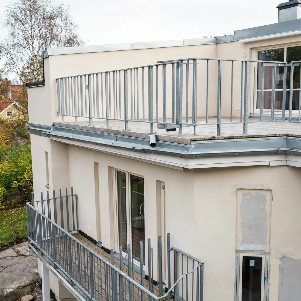 lackage takterrass balkong renovering fuktskada enskede stockholm